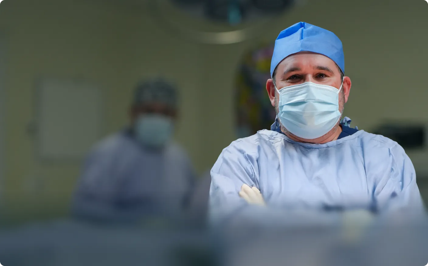 Dr. Mauricio Treviño en quirófano